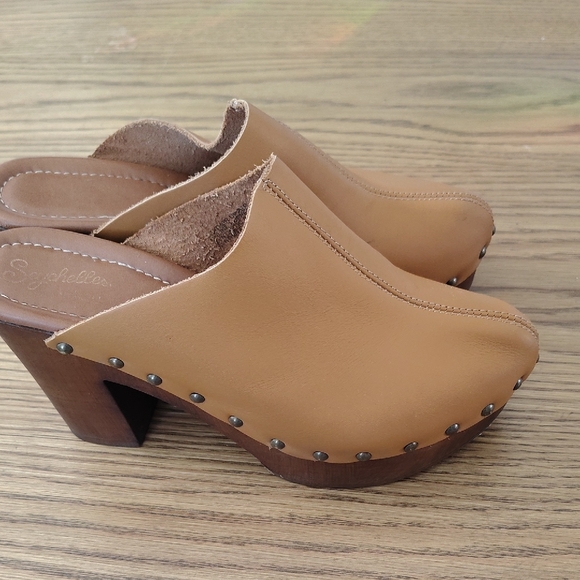 Seychelles Women's Tan Leather Mules - Picture 8 of 11